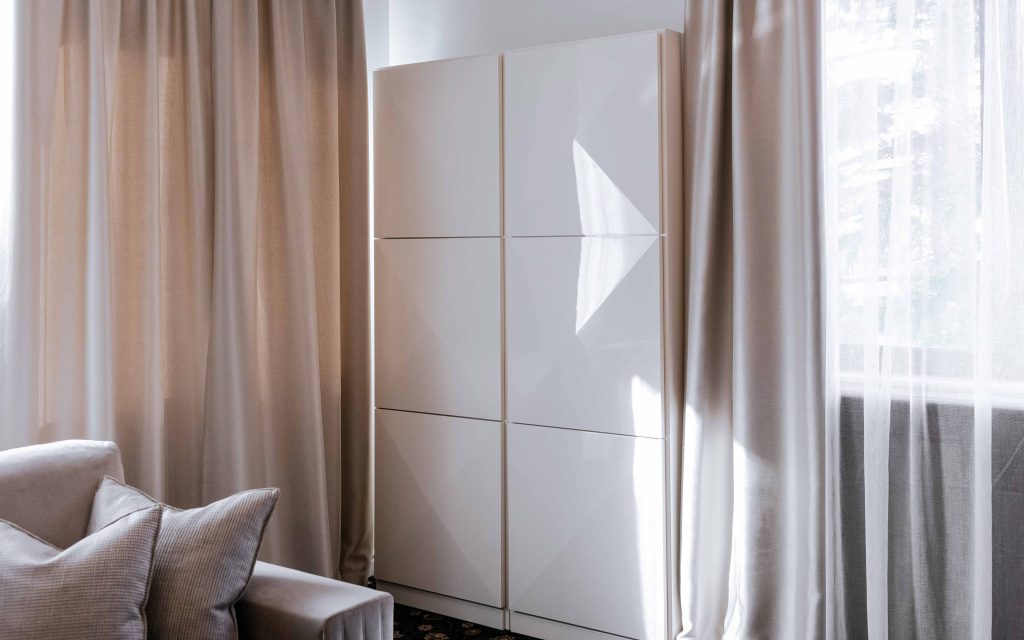 Шкаф колона Concerto от колекцията на италианския производител Besana