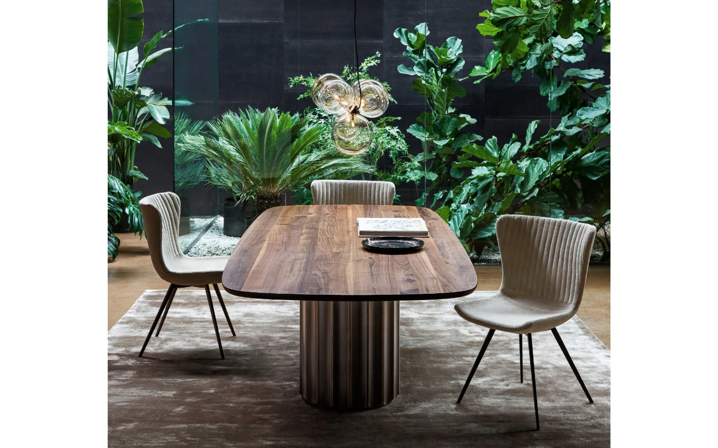 Трапезарна маса DORIAN TABLE от италианския производител BONALDO