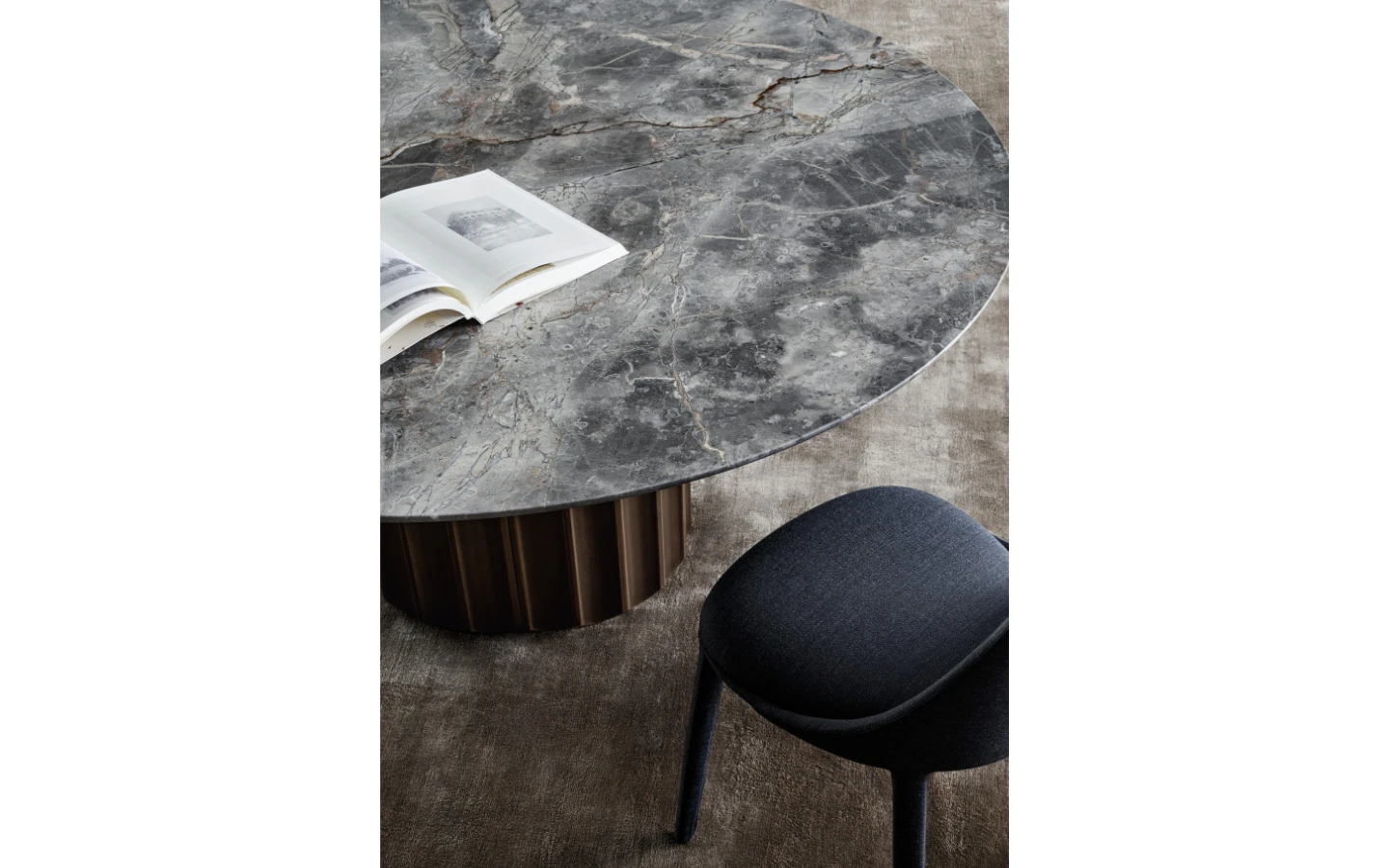 Трапезарна маса DORIAN TABLE от италианския производител BONALDO