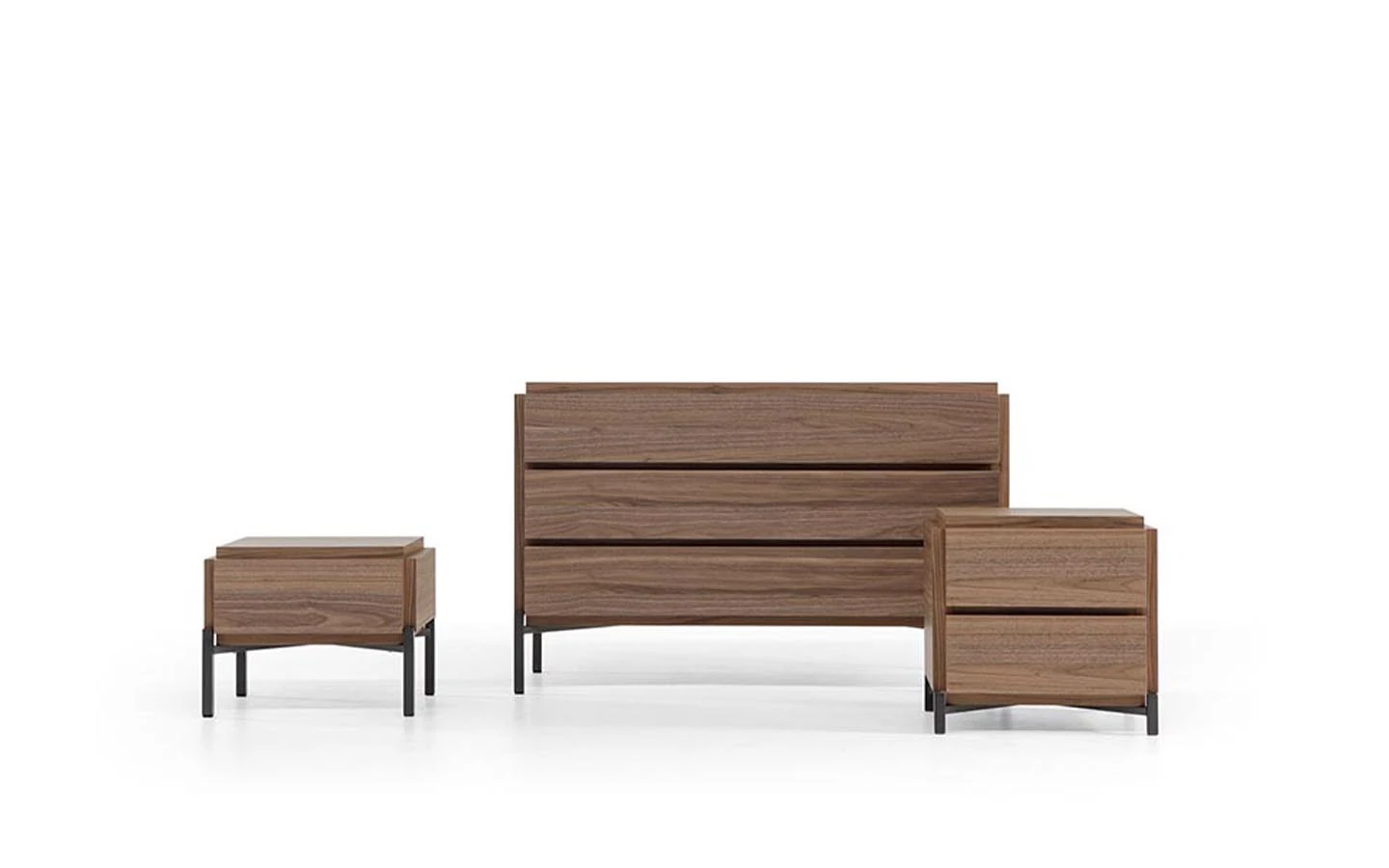 GROOVE е колекция нощни шкафчета и скринове от италианския производител Bonaldo