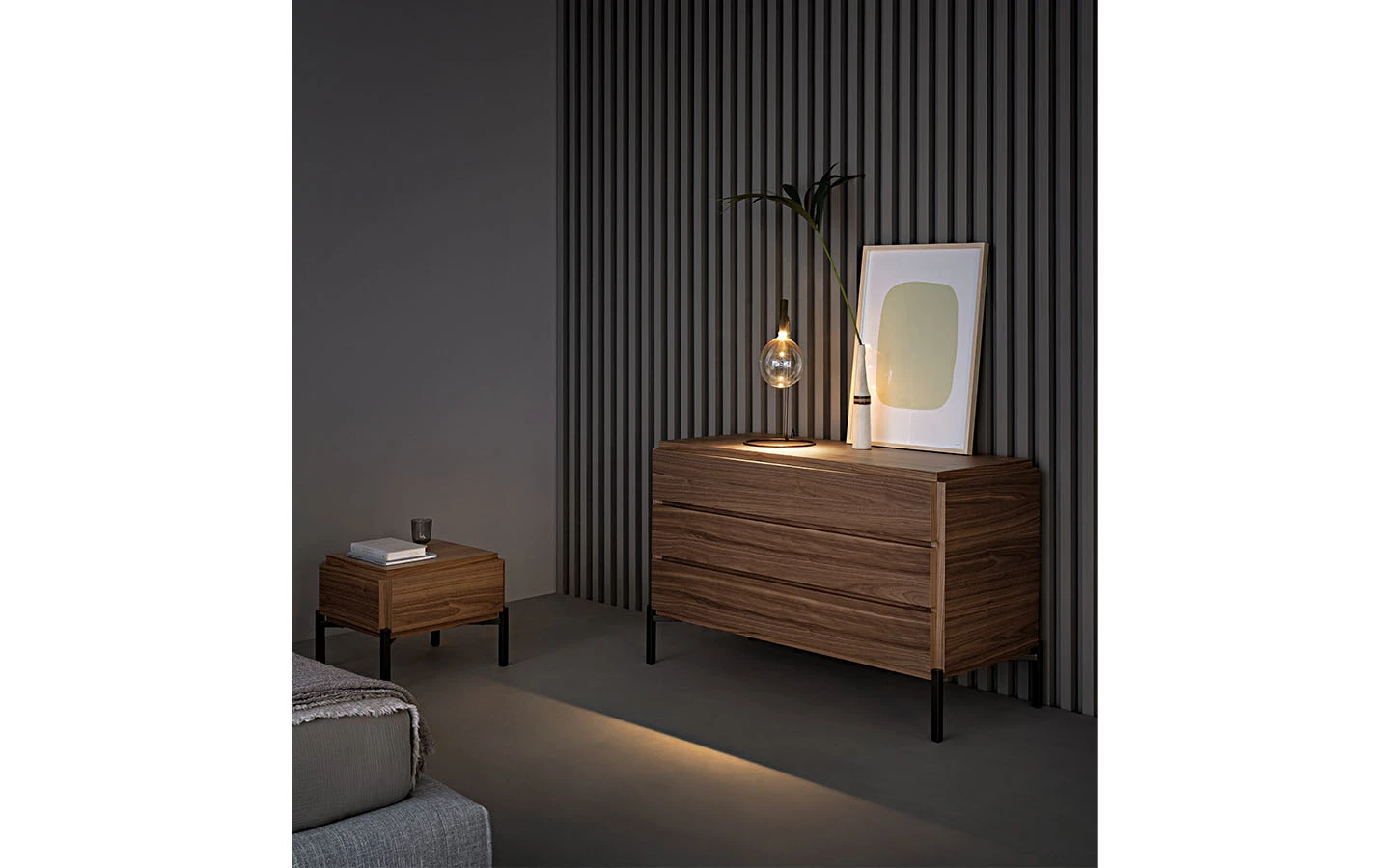 GROOVE е колекция нощни шкафчета и скринове от италианския производител Bonaldo