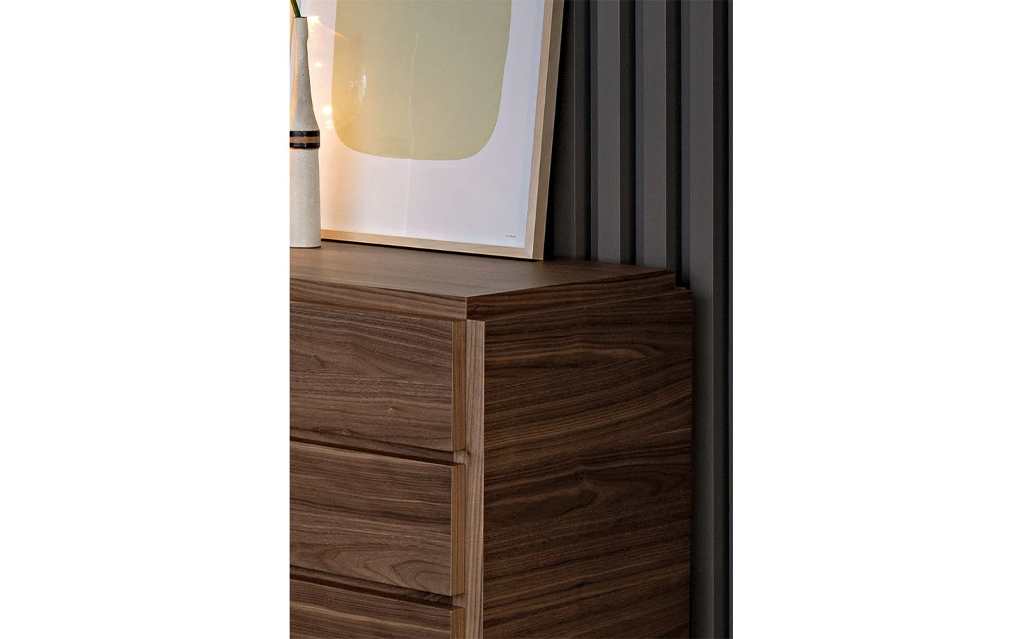 GROOVE е колекция нощни шкафчета и скринове от италианския производител Bonaldo