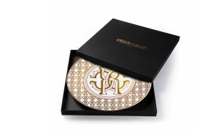 Подложна чиния 32 см Monogram Gold Roberto Cavalli Home Luxury Tableware - 1 - Stolbg.com