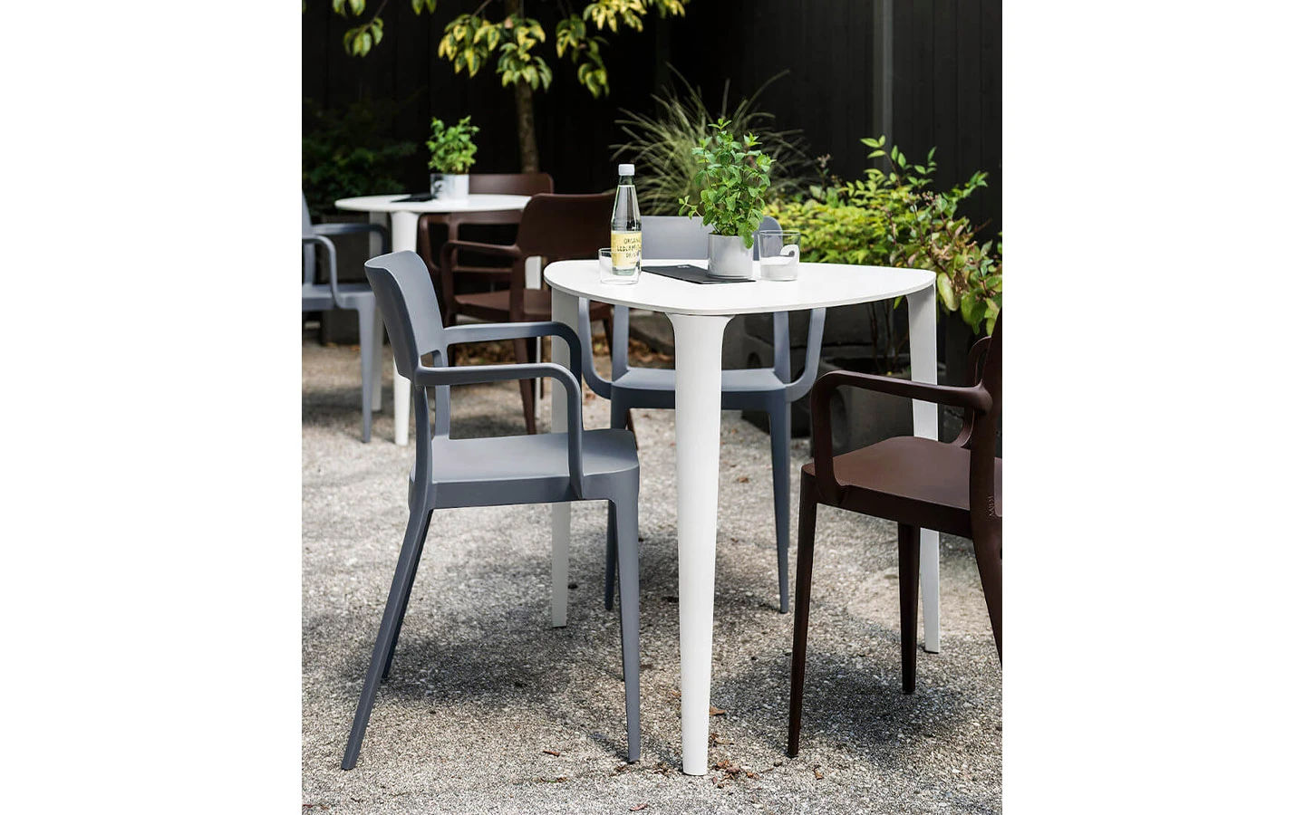 Маса NENÈ TRIANGULAR MIDJ - 3 - Stolbg.com