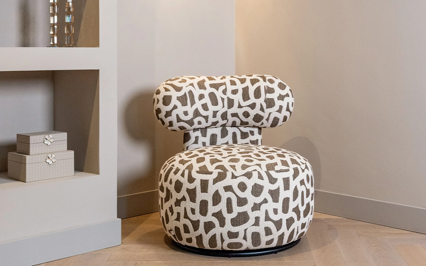 Кресло KAYA WEAVE BROWN SWIVEL Richmond - 11 - stolbg.com